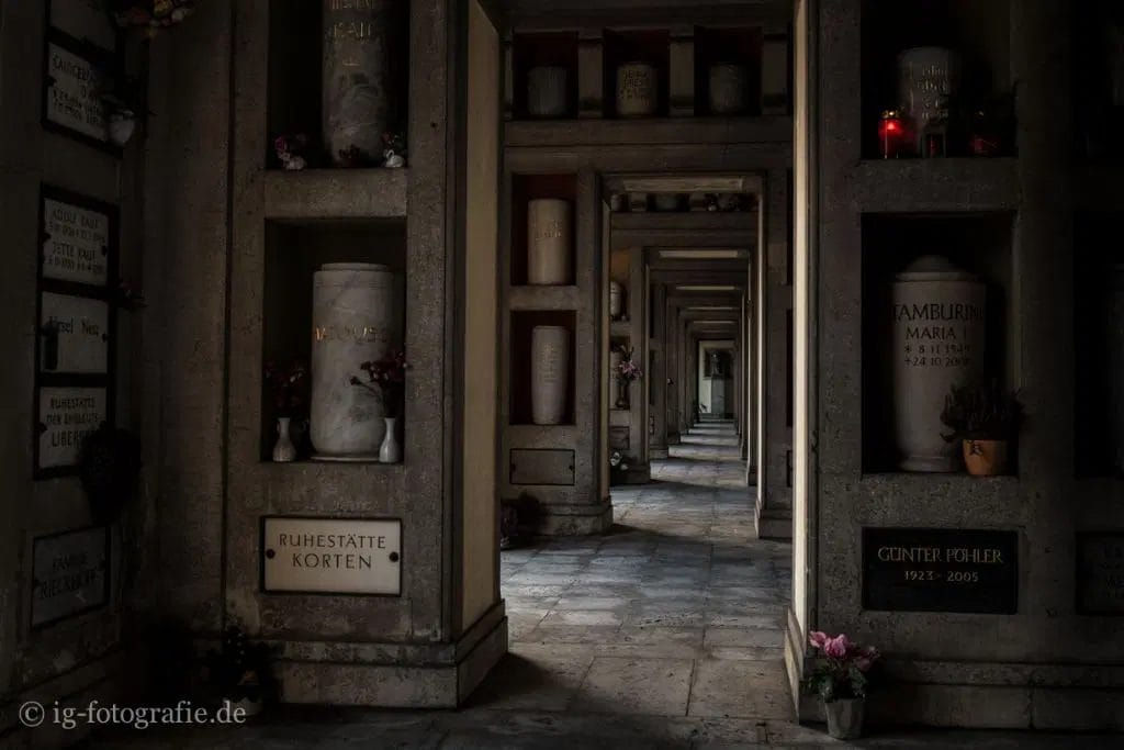 Fotolocation Berlin: Urnengang Krematorium Wilmersdorf